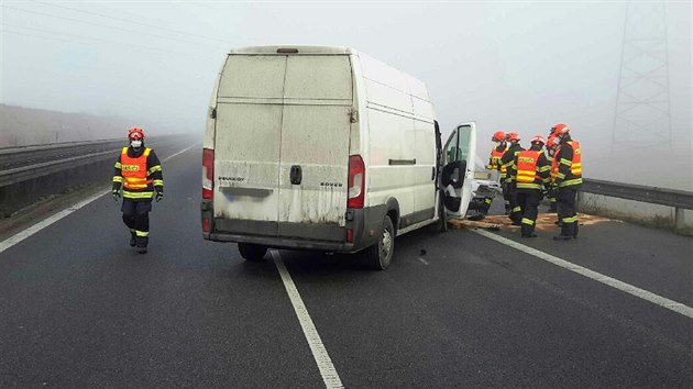 Hromadná nehoda na 179. kilometru D1 u Ostrovačic na Brněnsku zablokovala směr na Prahu. Došlo při ní k jednomu lehčímu zranění. (23.2.2021)