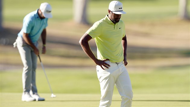 Tony Finau po promarnn anci v play off na turnaji v Pacific Palisades.