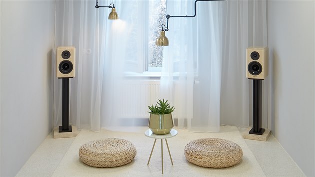 Obývací pokoj pojala architektka jako zenové místo k poslechu hudby, povídání a relaxaci.