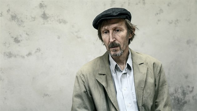 Herec Vladim�r Javorsk� b�hem nat��en� sn�mku O�it� sv�dek