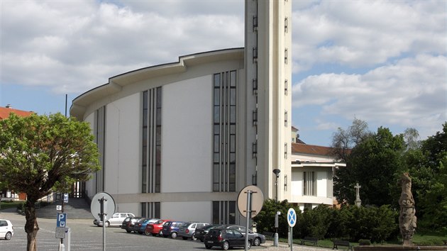 V roce 1994 se Hustopeče dočkaly nového kostela.