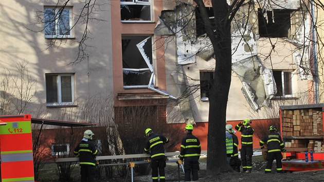 V Ostrav-Hrabvce zasahovali hasii po vbuchu a poru bytu v prvnm pate obytnho domu. (24.2.2021)