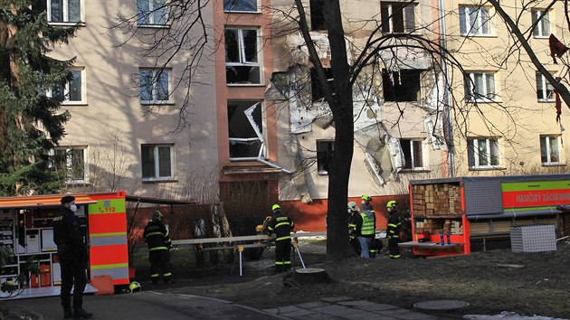 V Ostravě-Hrabůvce zasahovali hasiči po výbuchu a požáru bytu v prvním patře obytného domu. (24.2.2021)