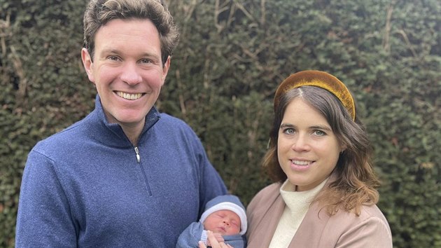 Jack Brooksbank, princezna Eugenie a jejich syn August Philip Hawke Brooksbank (20. února 2021)