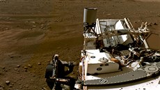 Vozítko Perseverance na povrchu Marsu (20. února 2021)
