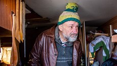 Milan Čurda v posledních letech žil v darovaném karavanu na louce