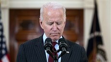 Americký prezident Joe Biden čte jména lidí, kteří zemřeli během koronavirové...
