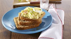 Vaj��kov� pomaz�nka s kapi� a sterilovanou okurkou