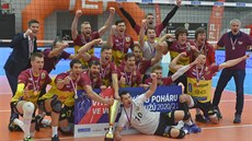 Volejbalisté Liberce se radují z triumfu v �eském poháru.