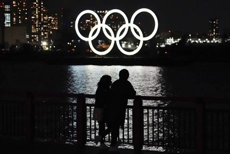 Olympijské kruhy v Tokiu naivo spatí jen Japonci. 