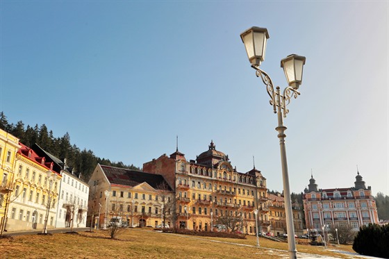 Hotel Kavkaz na Goethov námstí v lázeském centru Mariánských Lázní.