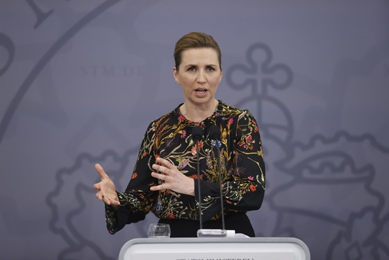 Dánská premiérka Mette Frederiksenová na tiskové konferenci (24. února 2021)
