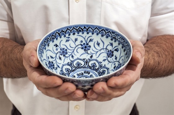 ínská porcelánová miska pochází z patnáctého století a má cenu milion korun.