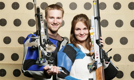 Kate�ina Emmons s man�elem Matthewem