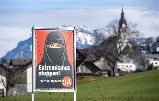 výcarsko se chystá v referendu hlasovat o zákazu zahalování oblieje na...