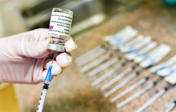 Očkování vakcínou AstraZeneca v obci Hošťálkova na Vsetínsku (4. března 2021)
