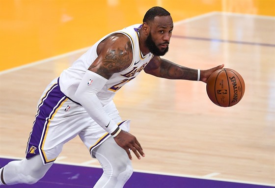 LeBron James táhne útok LA Lakers.