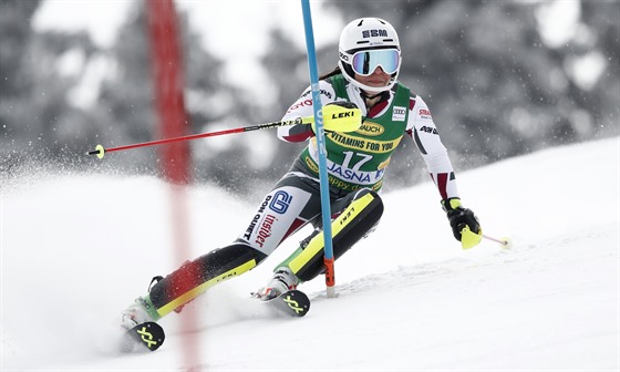 Česká lyžařka Martina Dubovská na trati slalomu v Jasné