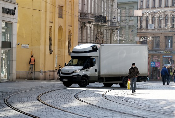 Vedení Brna dál pitvrzuje v regulaci vjezd do historického centra vymezené...