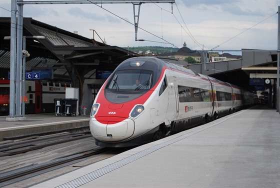 Spolenost Cisalpino AG v roce 2004 objednala 14 sedmivozovch novch vlak ETR...