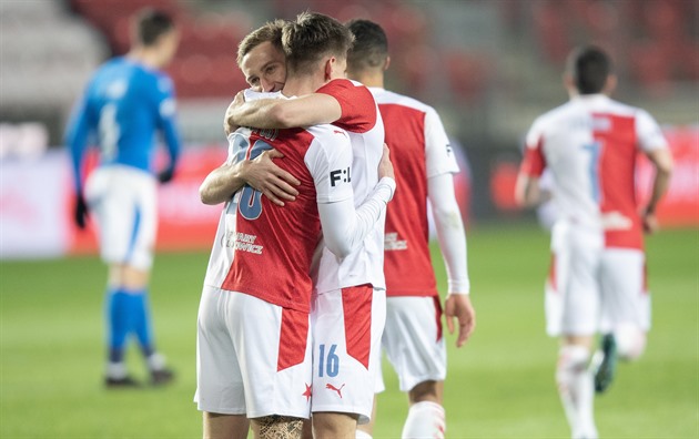 Slavia - Ostrava 2:1, hosty oslabil Fillo, mistr se přesto o výhru bál