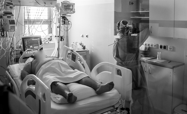 Tváříme se, že covid nikdy nebyl. Ale je jen otázka času, kdy přijde další, říká primář