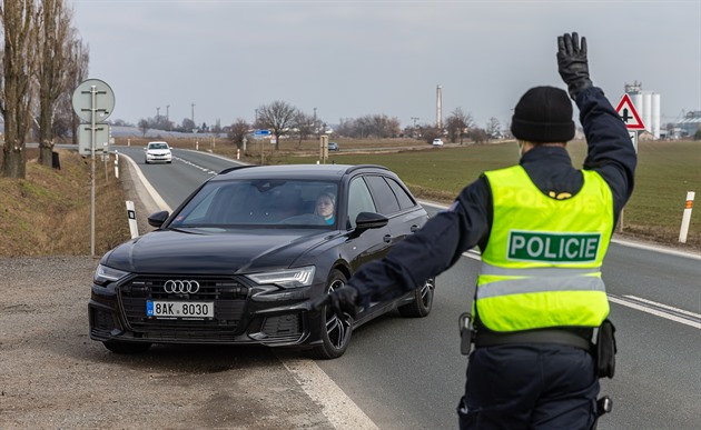 Rychle a pomalu. Povolit 150 km/h na dálnici nepomůže