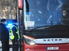 Policie kontroluje na hranici okresu Karviná a Ostrava autobus míící do Prahy...