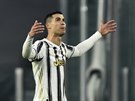 Nespokojený Cristiano Ronaldo bhem utkání Juventusu s Portem.
