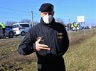 Moravskoslezsk policejn editel Tom Kuel na kontrole hldek na silnici...