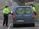 Policejn kontrola meziokresnch pejezd na silnici mezi Dhylovem na Opavsku...