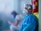 Zdravotn sestra Renata Tmov se star na ARO jindichohradeck nemocnice o...