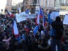 Na praském Staromstském námstí demonstrovali lidé proti vládním opatením....