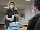 Testov�n� zam�stnanc� V�tkovice Cylinders, kde se prov�d�j� antigenn� testy....