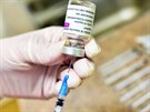 Okování vakcínou AstraZeneca v obci Hoálkova na Vsetínsku (4. bezna 2021)