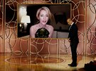 Hereka Gillian Andersonová pebírá Zlatý glóbus v kategorii vedlejí enská...