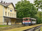 Motorový vz slovenské ady 811 spolenosti KPT Rail ve stanici Netolice