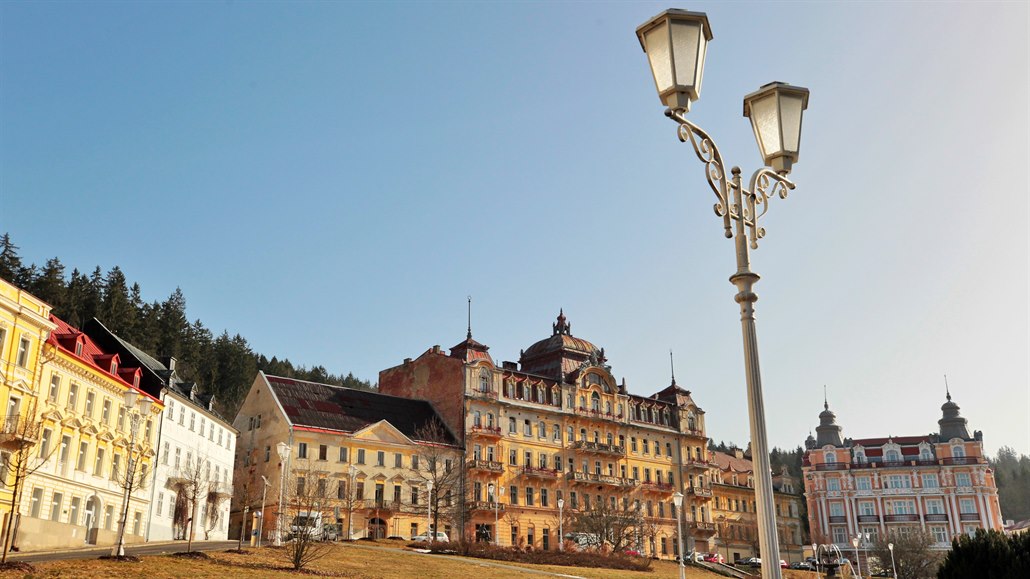Hotel Kavkaz na Goethově náměstí v lázeňském centru Mariánských Lázní.