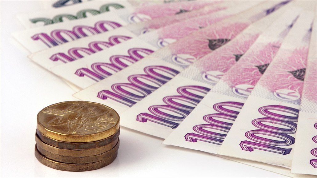Nové daně a propouštění. To je podle Raiffeisenbank budoucnost České republiky