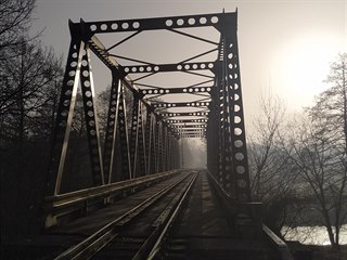 Most přes Sázavu na trati na Pardubice byl v Havlíčkově Brodě naposledy položen...
