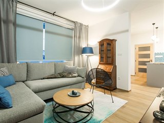 Do obývacího pokoje použili designéři i část původního vybavení.