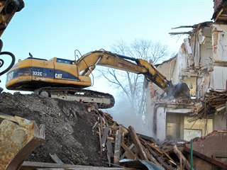 Demolice domu v Olomouci na Rooseveltově ulici, který stojí v cestě nové...