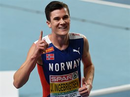 Nor Jakob Ingebrigtsen slav vtzstv v bhu na 3000 metr na halovm ME v...