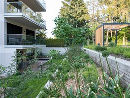 Svaitý pozemek dokázali zahradní architekti a projektanti vyuít tak, e...