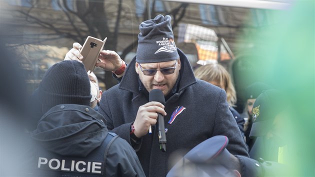 Poslanec Lubomr Voln na demonstraci na Vclavskm nmst v Praze. (7. bezna 2021)