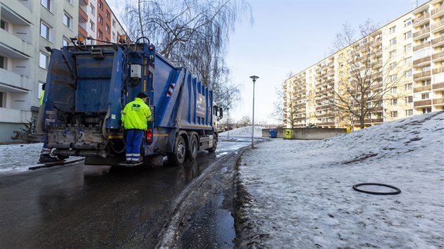 Prostějovská radnice tvrdí, že situace se zaparkovanými auty už byla neúnosná. Jednou z lokalit, kde je svoz odpadů dlouhodobě nejvíce problémový, je sídliště Hloučela.