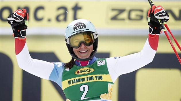 Švýcarka Wendy Holdenerová se raduje v cíli slalomu v Jasné.