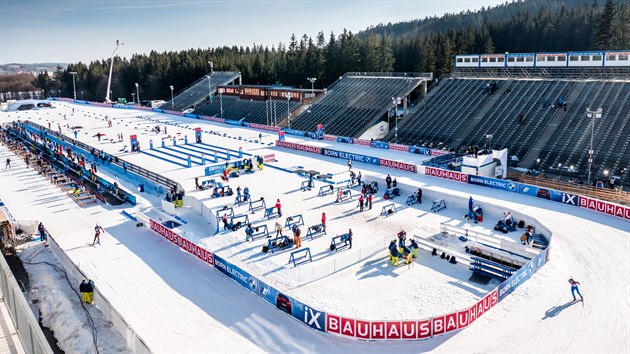 Biatlonová aréna v Novém Městě na Moravě bez diváků při stíhacím závodu mužů.