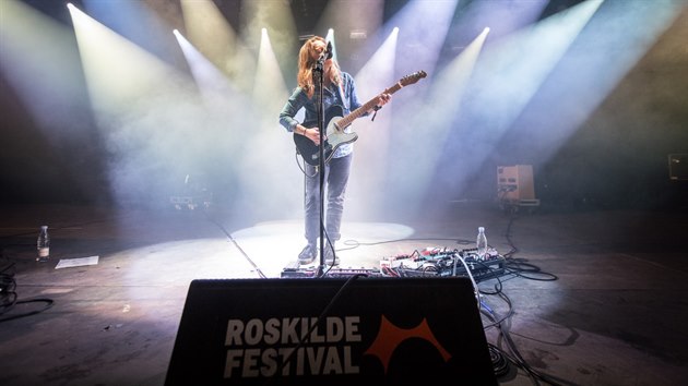 Písničkářka Julien Baker na festivalu Roskilde
