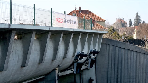 Kamery v brnnskm Husovickm tunelu pistihly hned v prvnm dnu jejich zkuebnho provozu vc ne osm tisc idi, kte pekroili rychlost.